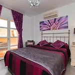 Amazing 2 Bedroom Location דירה *