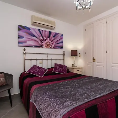 Amazing 2 Bedroom Location דירה *