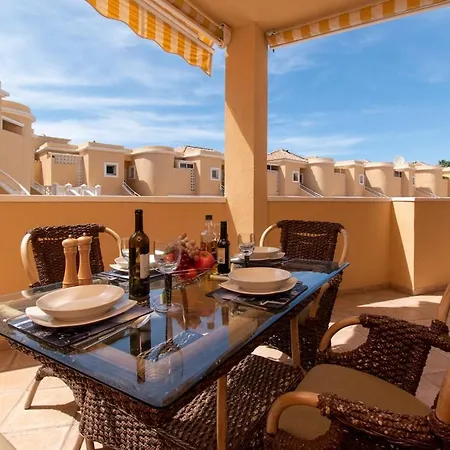 Amazing 2 Bedroom Location דירה אדחה