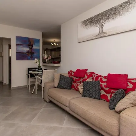 דירה Amazing 2 Bedroom Location אדחה