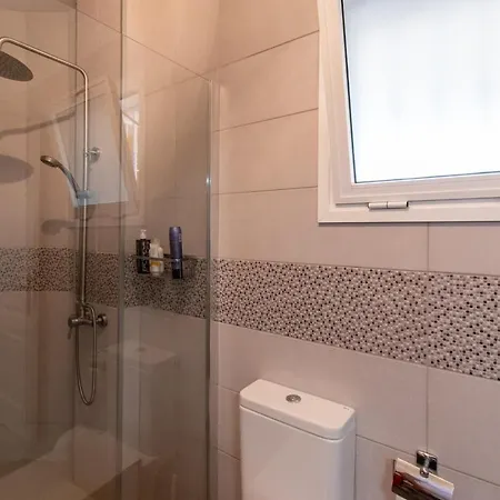 Amazing 2 Bedroom Location Διαμέρισμα *